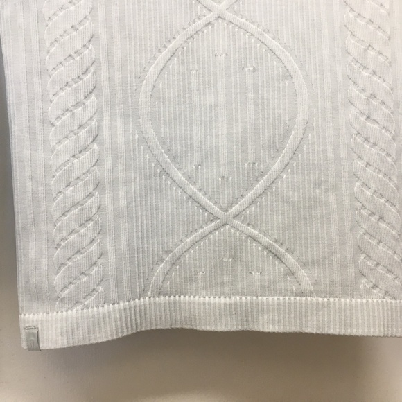 Lululemon Rest Less Pullover LS Top Silver Spoon Light Gray EUC - Picture 13 of 15